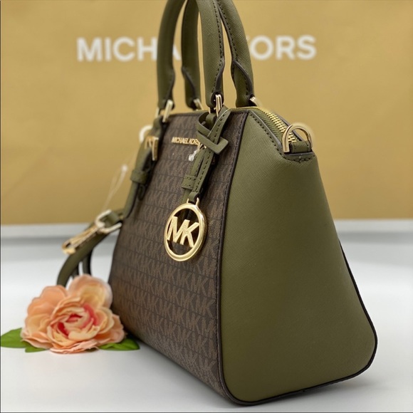 MICHAEL KORS CIARA MD MESSENGER DUFFLE Multi - Picture 6 of 16